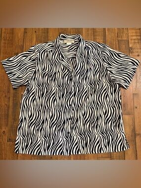 Donnkenny Woman Zebra Print Button-Up Shirt - Black & White